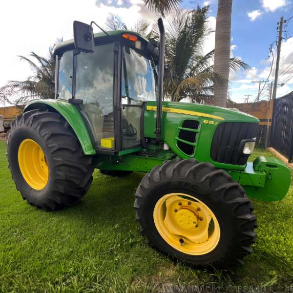 Trator John Deere 6125J Ano 2022 com Transmissão PowrQuad